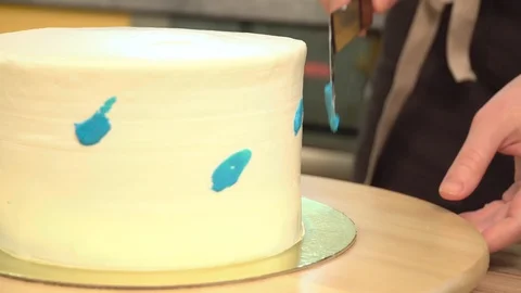 Close-up: biscuit cream in the form of a spiral on the cake. Chocolate sponge Stock Footage 87050719