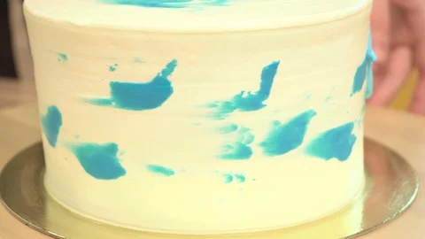 Close-up: biscuit cream in the form of a spiral on the cake. Chocolate sponge Stock Footage 87051362