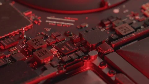 Close up of Bitcoin on top of a motherboard computer chip. Cryptocurrency. Vídeos de archivo 122673502