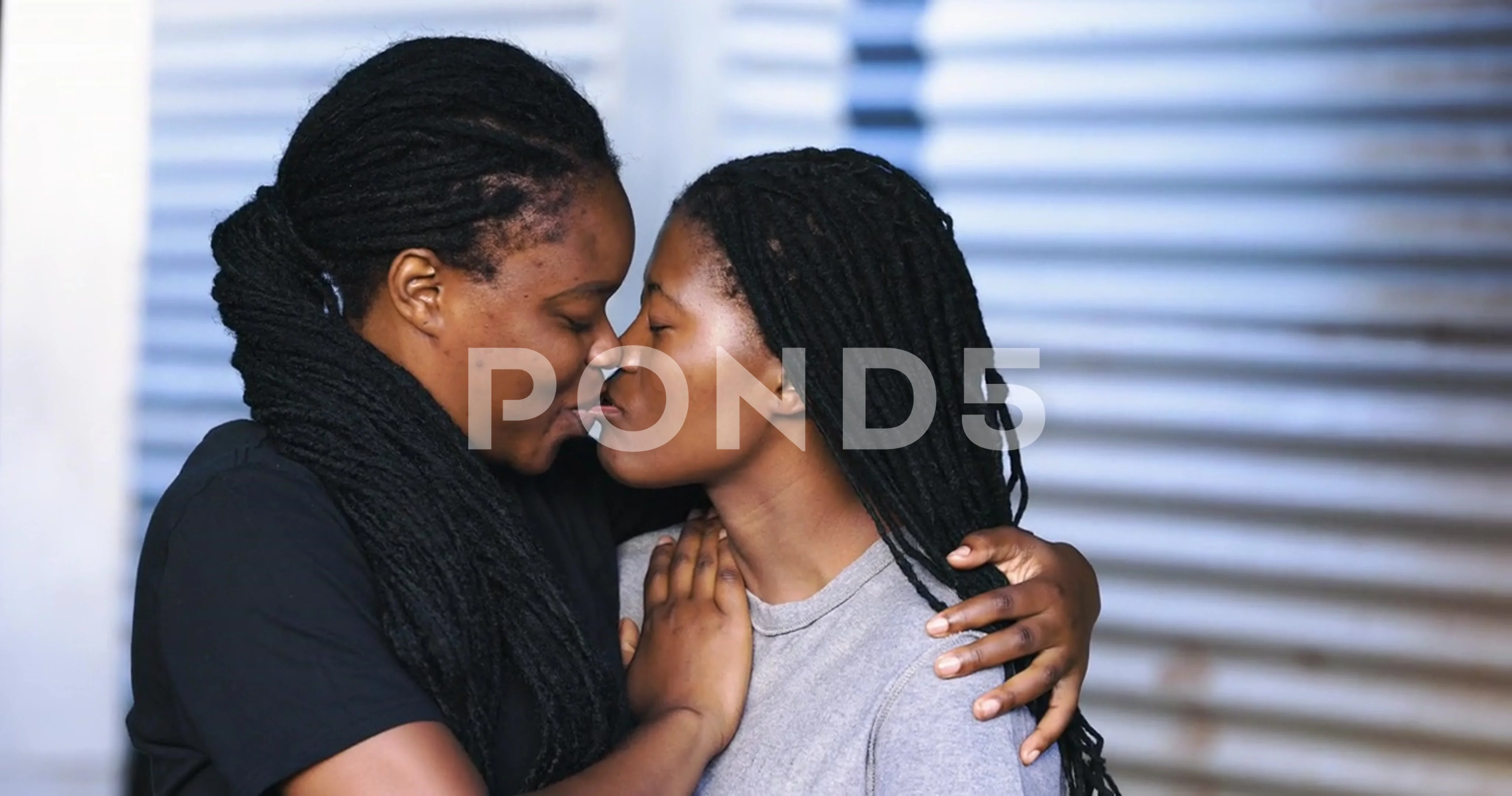 Lesbian kiss in Dakar