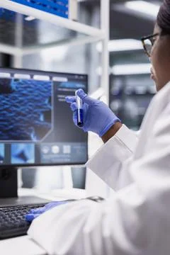 Close up of black expert does laboratory testing with flasks and containers Stockfoto's