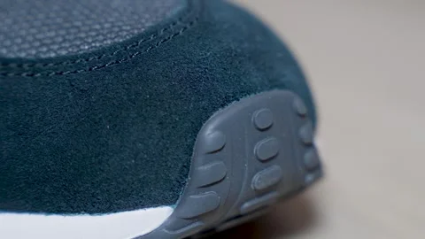 Close-up of black sneaker heel with textured upper and rubber support detail. Vídeo Stock 332738607
