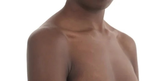 Close-up of black woman's upper body. Girl applying cosmetic oil with pipette on Vídeo Stock 135917056