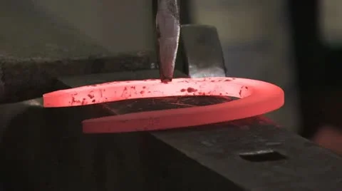 Close Up of Blacksmith Making A Horseshoe Video stock 18953034