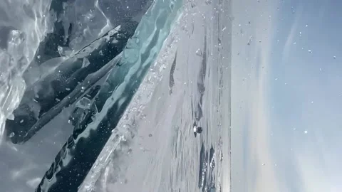 Close-up of blocks of blue transparent ice of Lake Baikal and shards of a broken Vídeo Stock 167254338