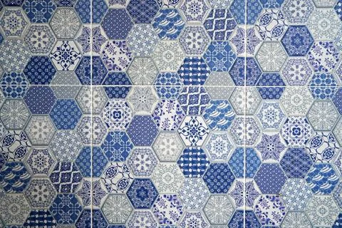 Close up Blue and white hexagonal wall tiles texture and surface Foto stock