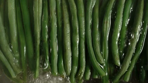CLOSE UP: Boiling Green String Beans In Hot Water Vídeo Stock 125292179