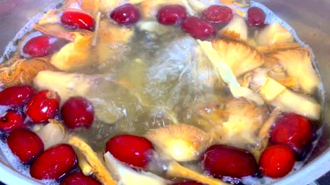 Close up of a boiling soup Видео 135658851