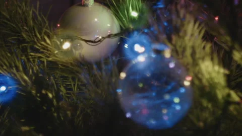 Close-up bokeh of Christmas tree decorations. Video stock 260869878
