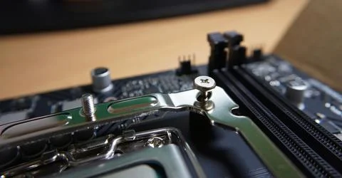 Close-up of the bolt at the base of the processor cooler. Foto stock
