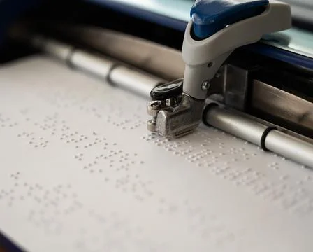 Close-up of a braille code printing machine. Foto stock