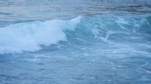Close up of a breaking wave in slow motion Video stock 274346171