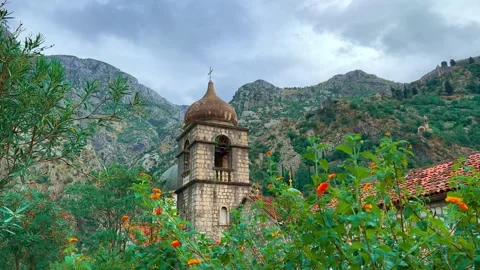 Close-up of bright colors, transitioning into a view of the historic bell Stock Footage 327384616