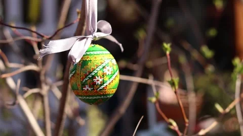 Close-up of a bright, traditionally painted Ukrainian pysanka (Easter egg) Stock-Footage 332363274