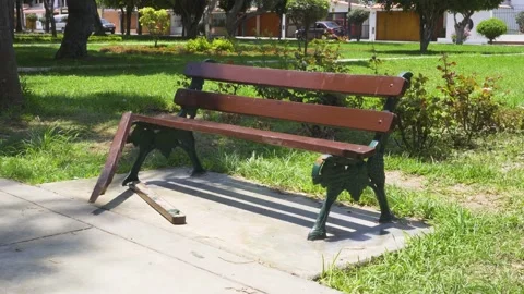 Close-up of a broken chair in the park in the daytime in 4K Stockbeeldmateriaal 150663741
