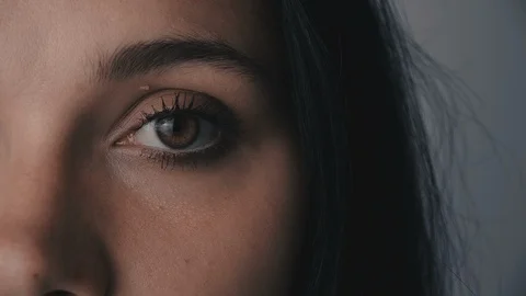 Close-up Brown woman's eye blinking Stock-Footage 94316196