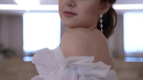 Close-up of a brunette bride 库存影片 246154916