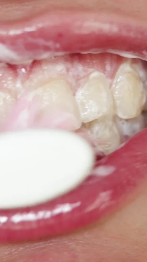 Close-up of brushing teeth with toothpaste and foam, oral hygiene routine Stockbeeldmateriaal 343838142