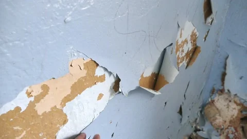 Close-up of a building wall with deformed, cracked and flaking paint, Vídeos de archivo 234627576