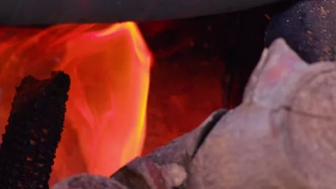 Close-up of Burning Charcoal and Glowing Embers Inside Fire Pit Vidéo 334709070