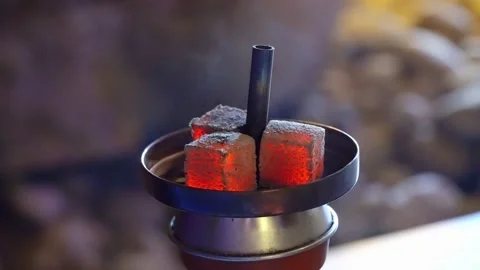 Close-up of burning embers on hookah.  Видео 159293891
