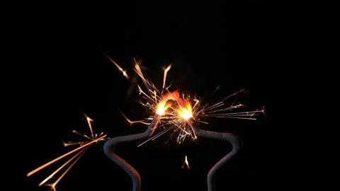 Close-up of burning sparkler fireworks in the shape of a star. Festive fire. Vídeo Stock 167121994