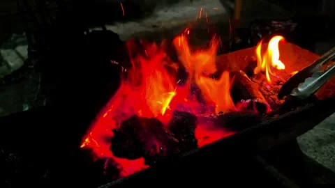 Close-up of burning wood producing a large flame. 4K Vídeos de archivo 338433108