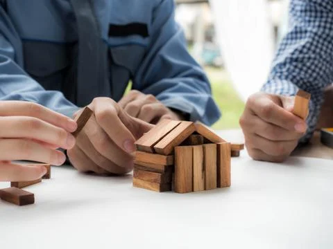 Close Up of business team making a structure with wooden cubes. Foto stock