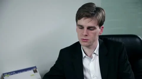 Close up on businessman explaining Stock Footage 27876792