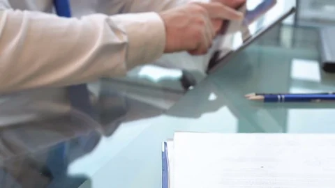 Close up on businessman's hands browsing tablet dolly shot forward  库存影片 73421906