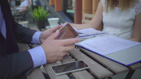 Close up on businesspeople's hands during work. Outdoor.Steadicam. 库存影片 65355332