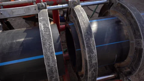 Close-Up of Butt Fusion Machine Joining HDPE Water Pipes for Construction Vídeos de archivo 334939094