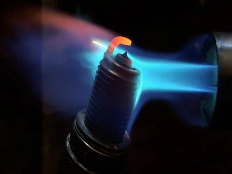 Close-up. Calcination of the spark plug. Video stock 102248156
