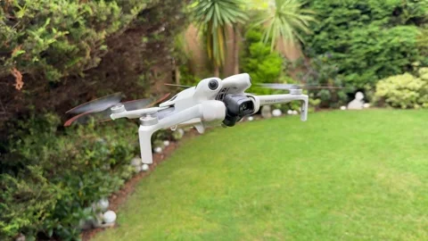Close Up Camera Drone Flying and Hovering During Low Altitude Flight with 库存影片 345170451