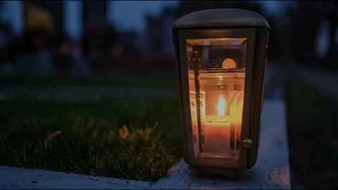 Close-up Candlelight Lantern Burning on Stone at Night Cemetery Vídeo Stock 319415389