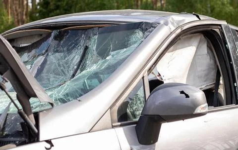 Close-up of a car with a broken windshield after a fatal crash. Consequence o Fotos Stock