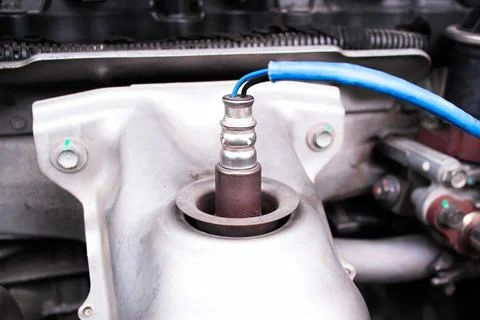 Close up of car oxygen sensor O2 sensor installed on exhaust manifold Foto stock
