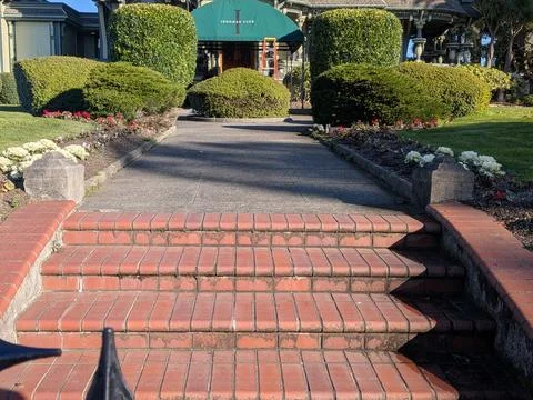 Close-up of Carson Mansion steps with manicured lawn 库存照片