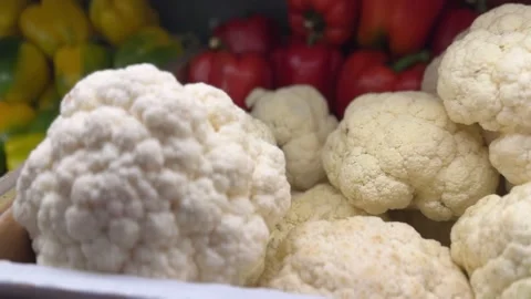 Close-up of cauliflower resting on shelf Stock-Footage 314098100