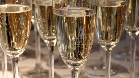 Close up of champagne glasses Vídeo Stock 73995766