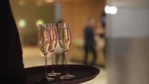 Close-up of champagne on the tray, Waiter keep the tray with a glasses of Stock Footage 171995628