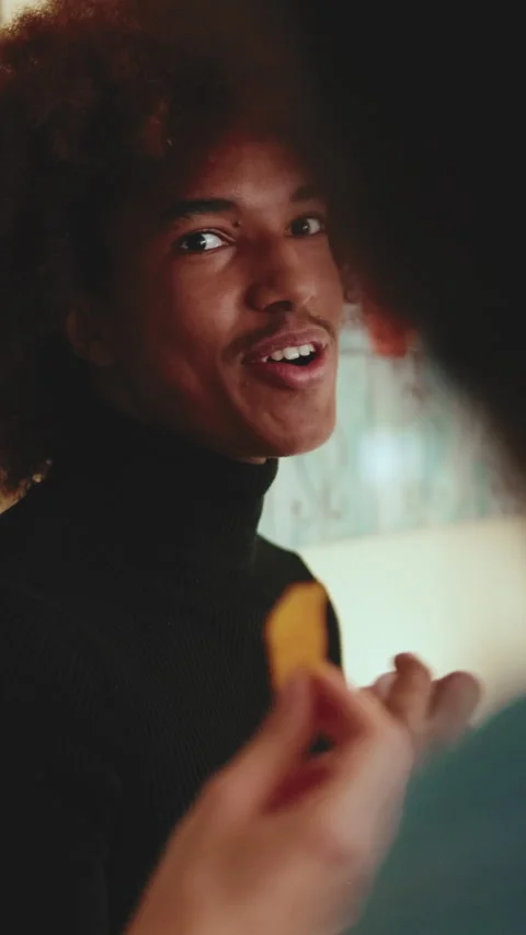 Close-up of cheerful guy talking and gesturing in living room Stockbeeldmateriaal 255505044