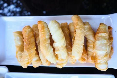 Close up Cheese rolls. Deep Fried Turkish Cigar Shaped Rolls. Foto stock