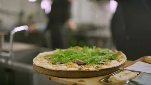 Close up of chef adding olive oil to ready handhmade pizza with arugula 스톡 동영상 121849877