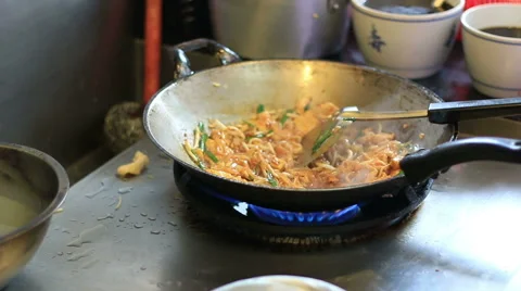 Close up Chef cooking pad Thai in kitchen 스톡 동영상 42852538