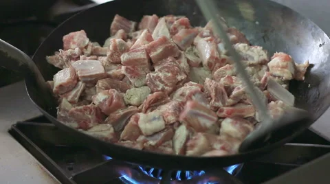 Close chef cooking pork ribs zoom 스톡 동영상 42852360