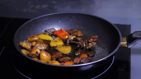 Close-up. chef frying vegetables in a pan. tomatoes, peppers, mushrooms 스톡 동영상 126761092