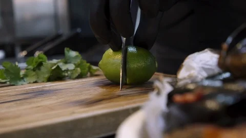 Close up chef hand cutting the lime at the kitchen Video stock 105272069