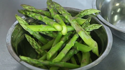 Close-up chef hands cooking and preparing vegetable food in restaurant kitchen. Stock Footage 48659185