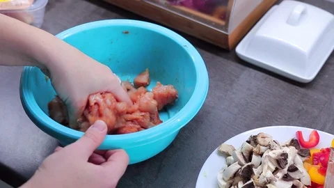 Close-up of chef hands cooking and preparing Asian food 動画素材 70759668